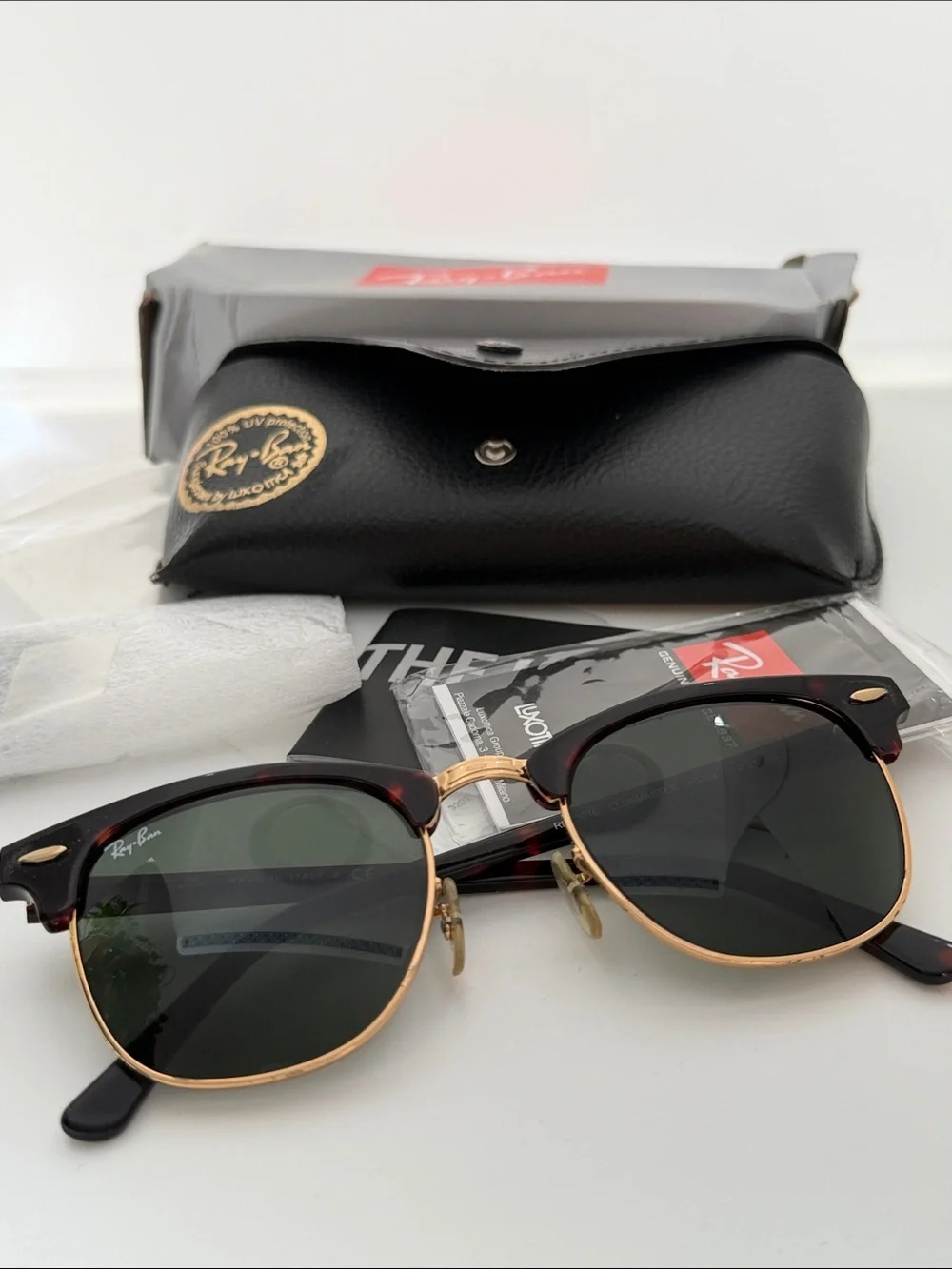Ray-Ban Clubmaster Classic RB3016 W0365 Black/Gold Sunglasses 51mm